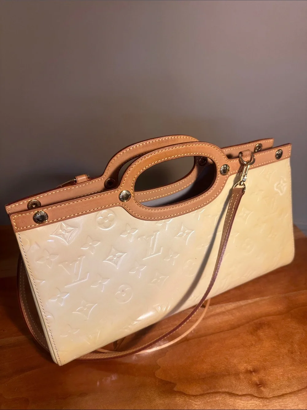Authentic Louis Vuitton Roxbury Drive Monogram Vernis leather Pearl 2Way Handbag